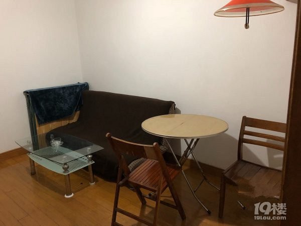 山大路老小区 一室一厅 简装 可短租