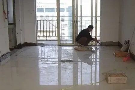 开荒保洁80平整套做,玻璃窗框地砖全擦到位